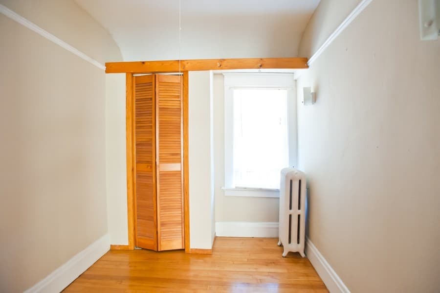 Milwaukee Apartment: 1704 E Locust St
