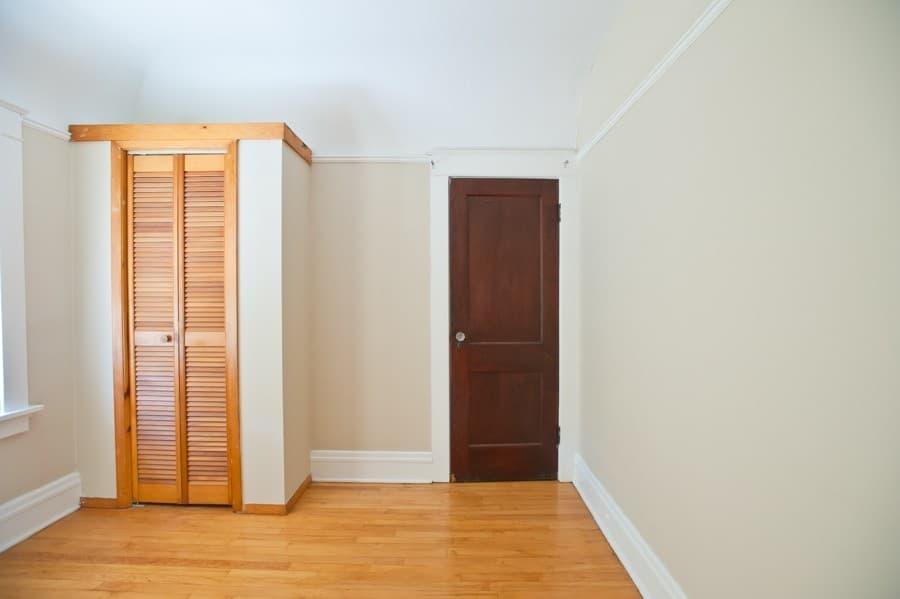 Milwaukee Apartment: 1704 E Locust St
