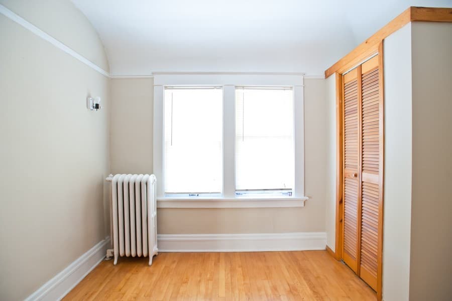 Milwaukee Apartment: 1704 E Locust St