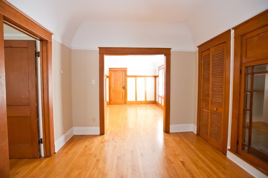 Milwaukee Apartment: 1704 E Locust St