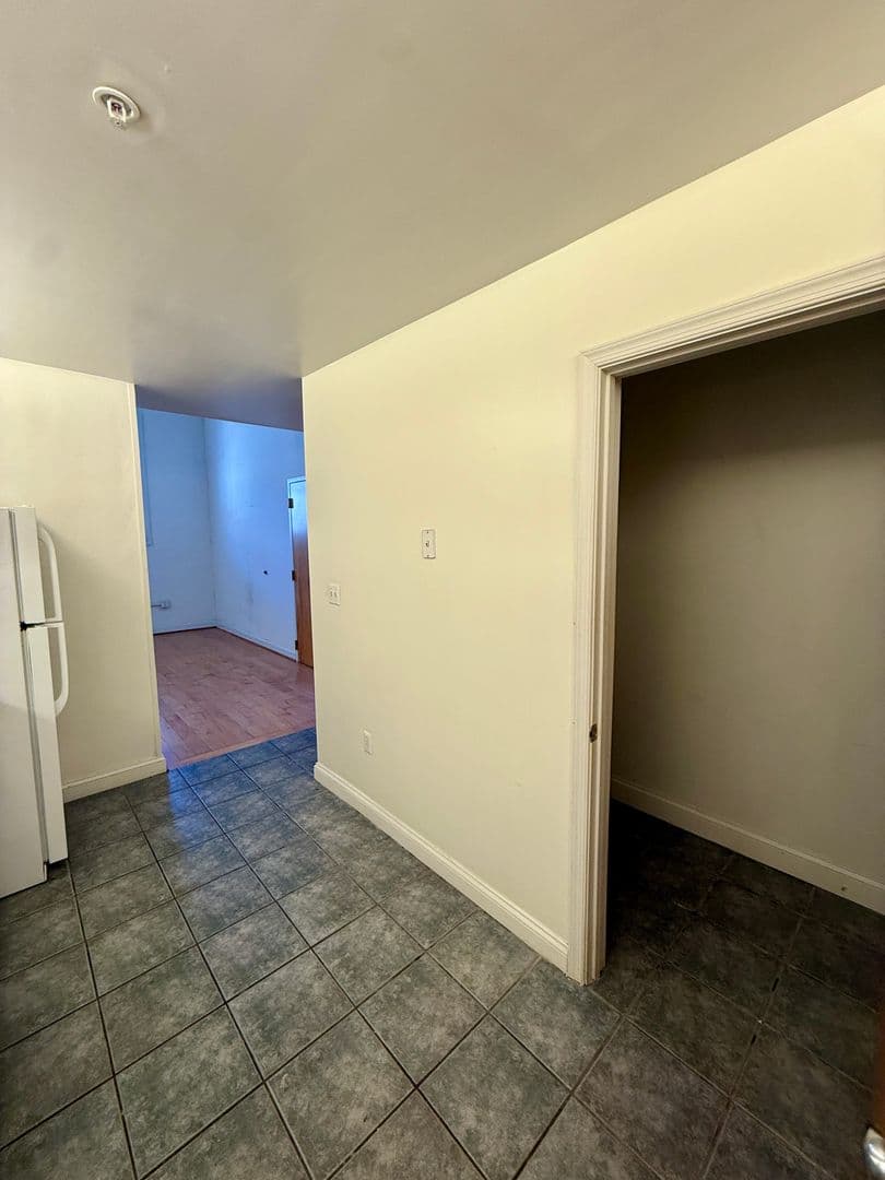 Richmond Apartment: 325 W Broad St