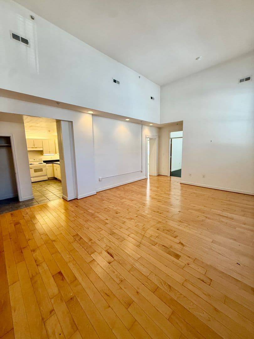 Richmond Apartment: 325 W Broad St