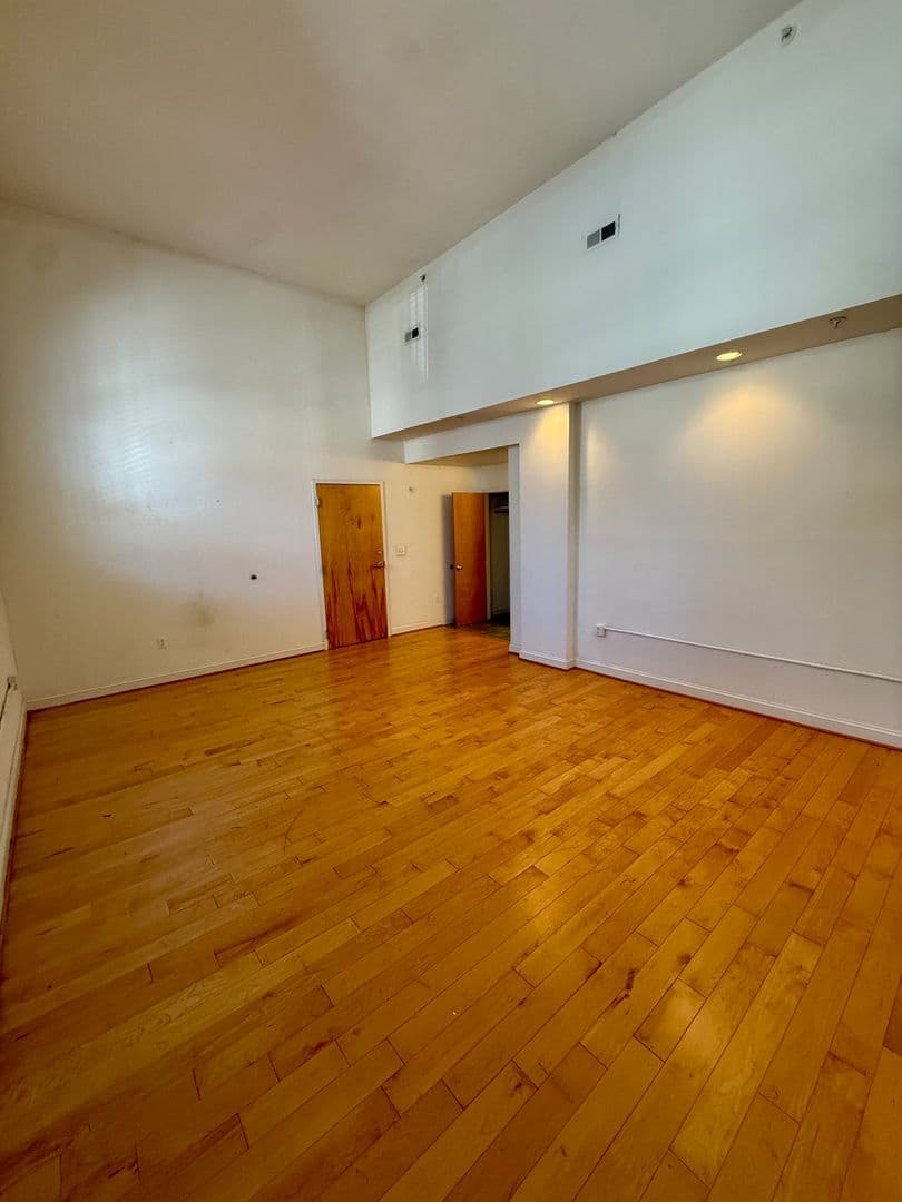 Richmond Apartment: 325 W Broad St