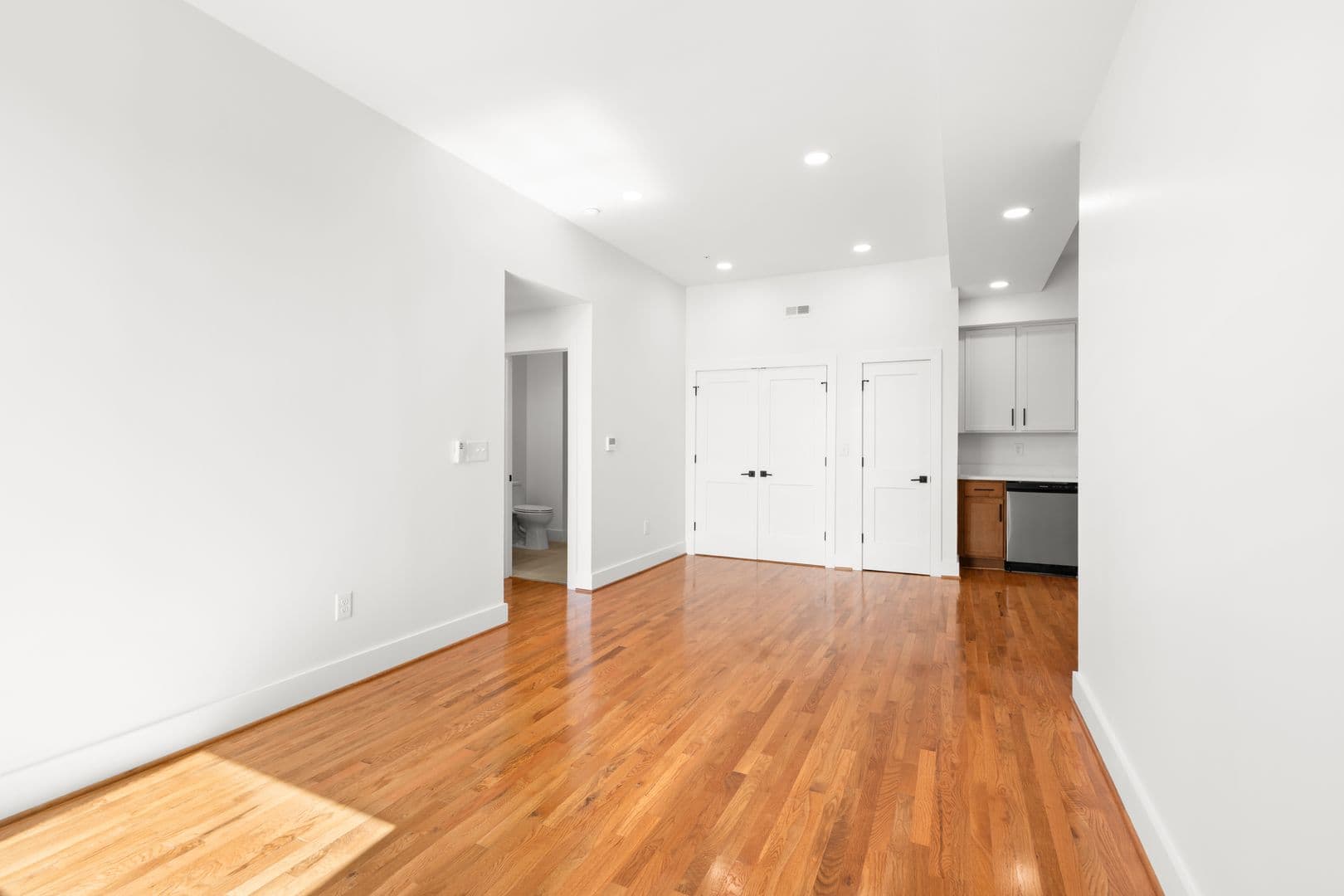 Richmond Apartment: 2033 W Broad St