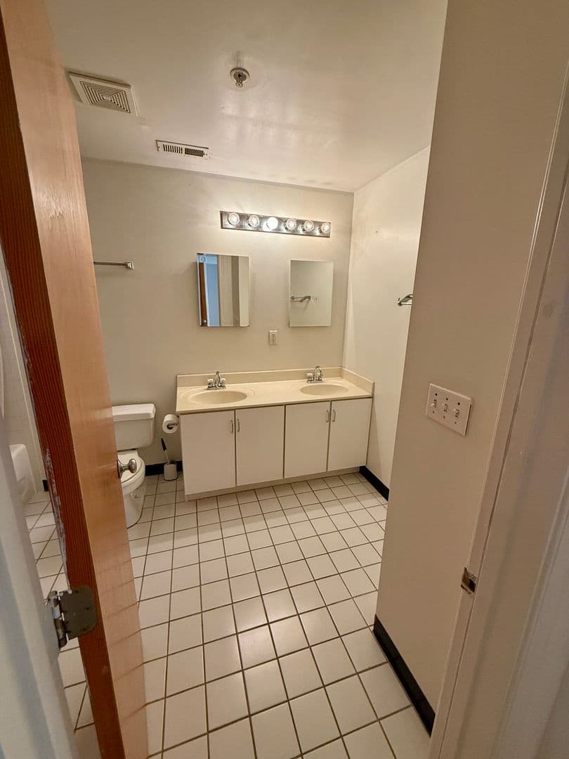 Richmond Apartment: 325 W Broad St
