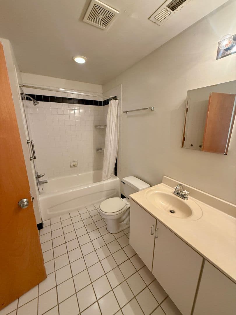 Richmond Apartment: 325 W Broad St