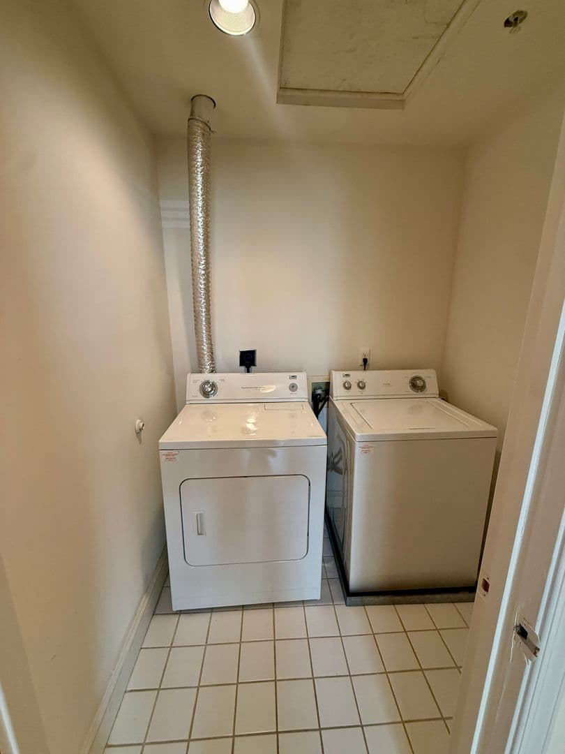 Richmond Apartment: 325 W Broad St