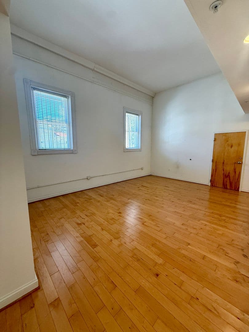 Richmond Apartment: 325 W Broad St