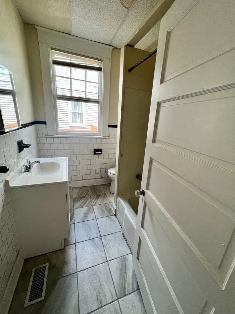 Richmond Apartment: 3310 Barton Ave