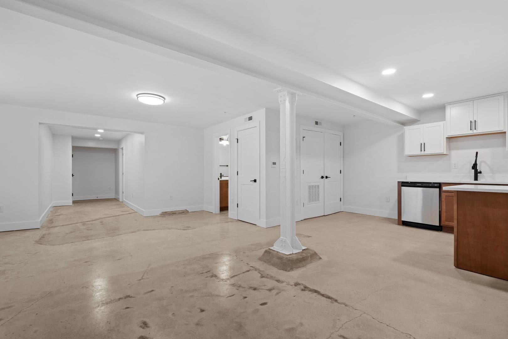 Richmond Apartment: 2033 W Broad St