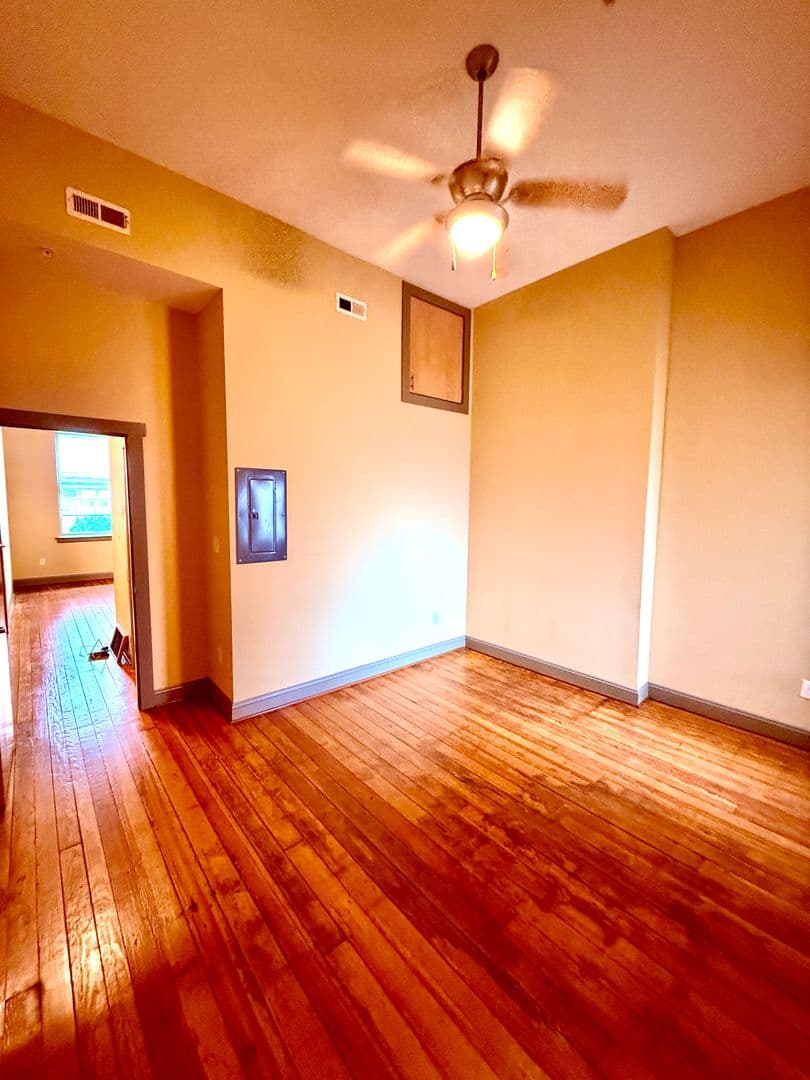 Richmond Apartment: 321 West Franklin Street