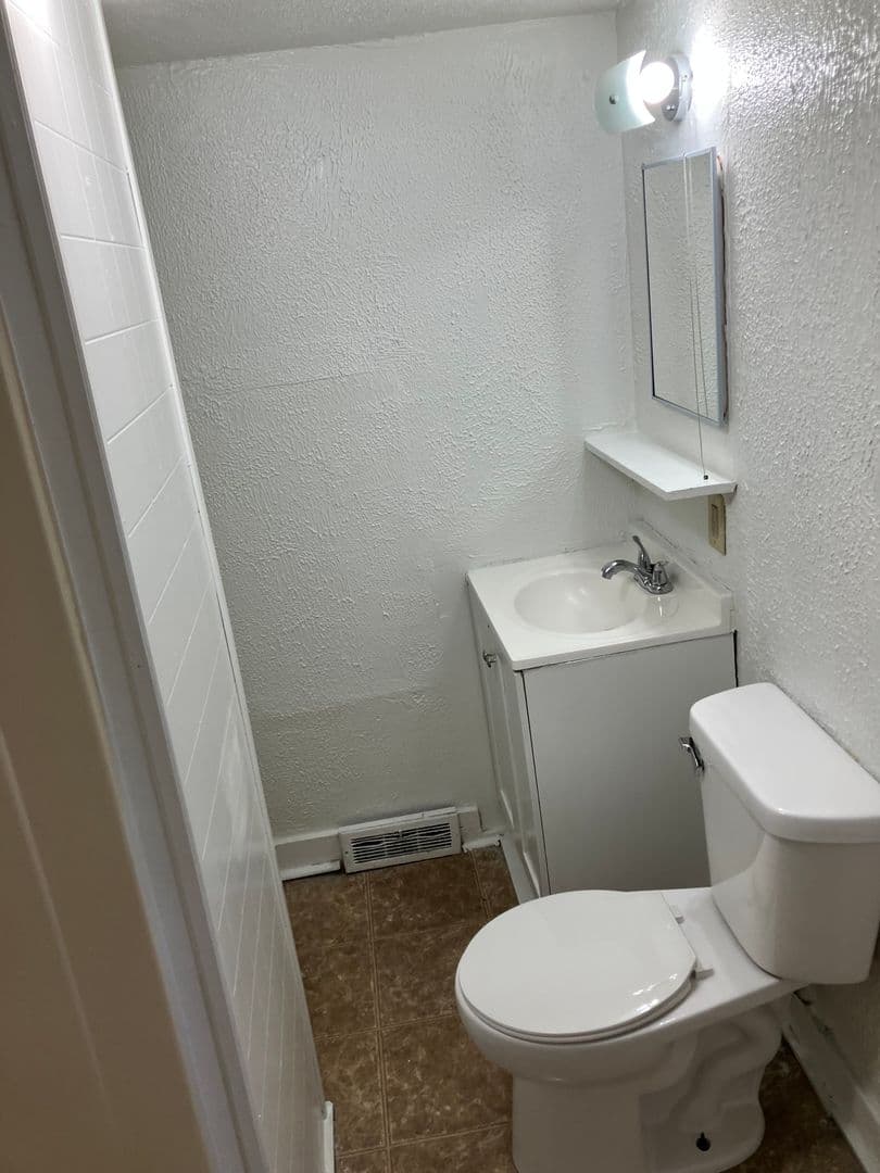 Fort Wayne Apartment: 357 French Ave
