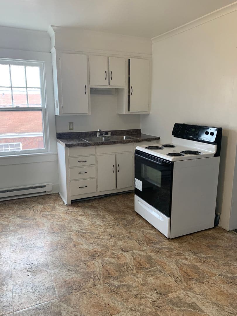 Fort Wayne Apartment: 1814 E Pontiac St