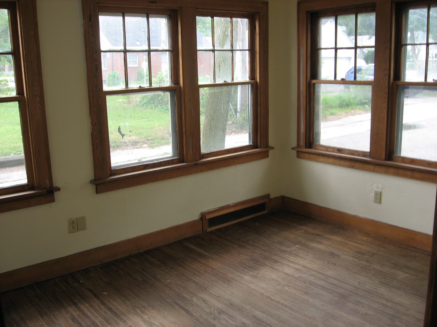 Fort Wayne House: 419 E Pettit Ave