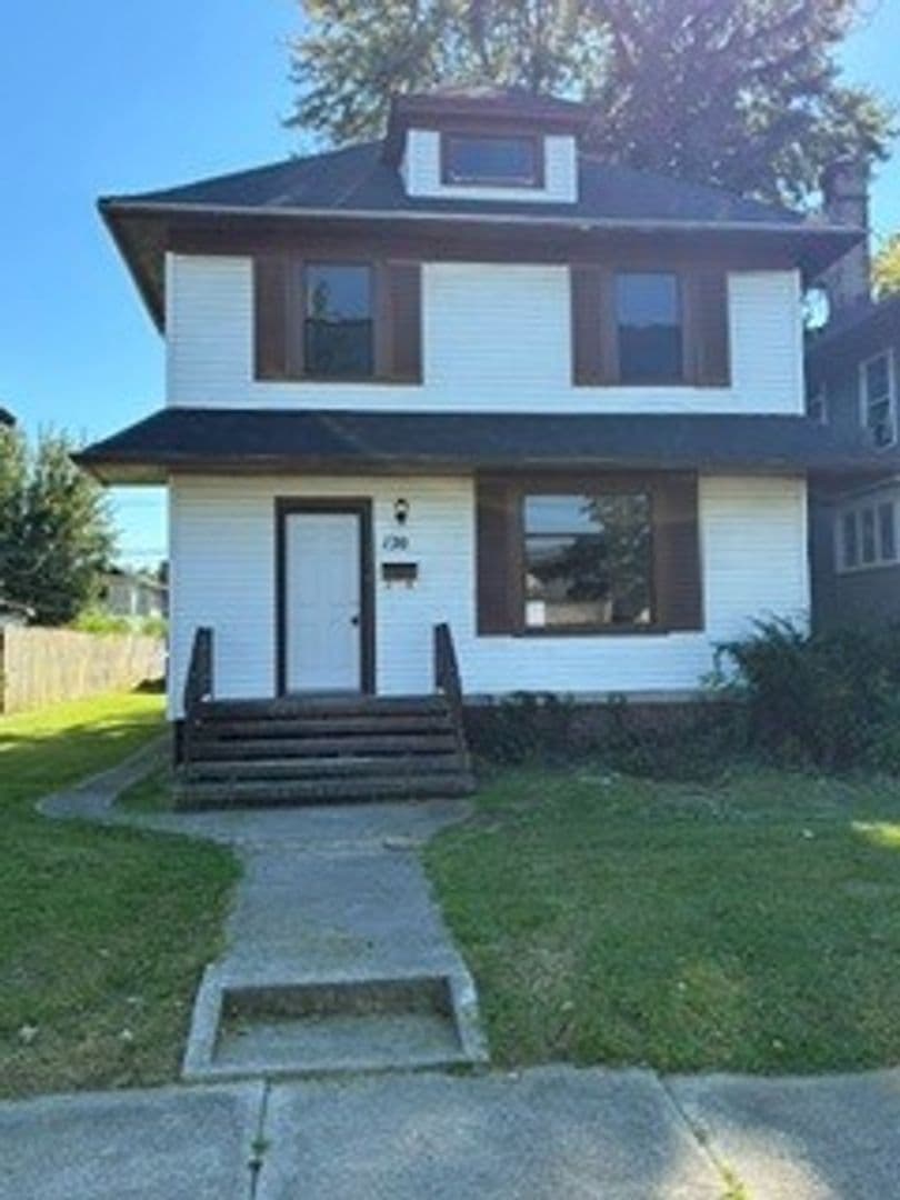 Fort Wayne House: 120 E Foster Pkwy