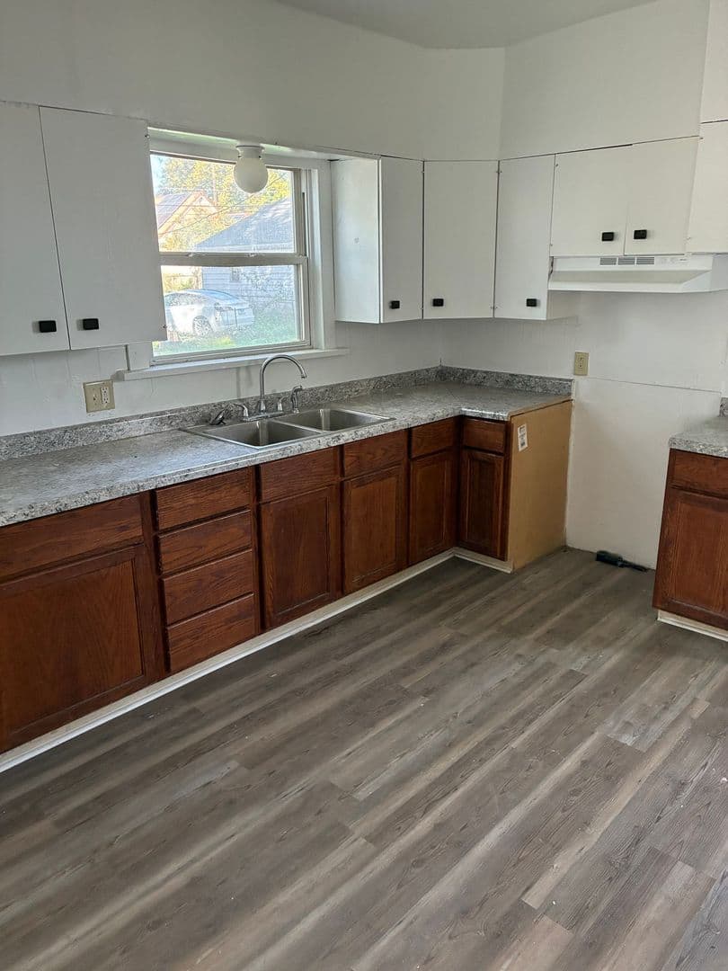 Fort Wayne House: 2323 N Clinton St
