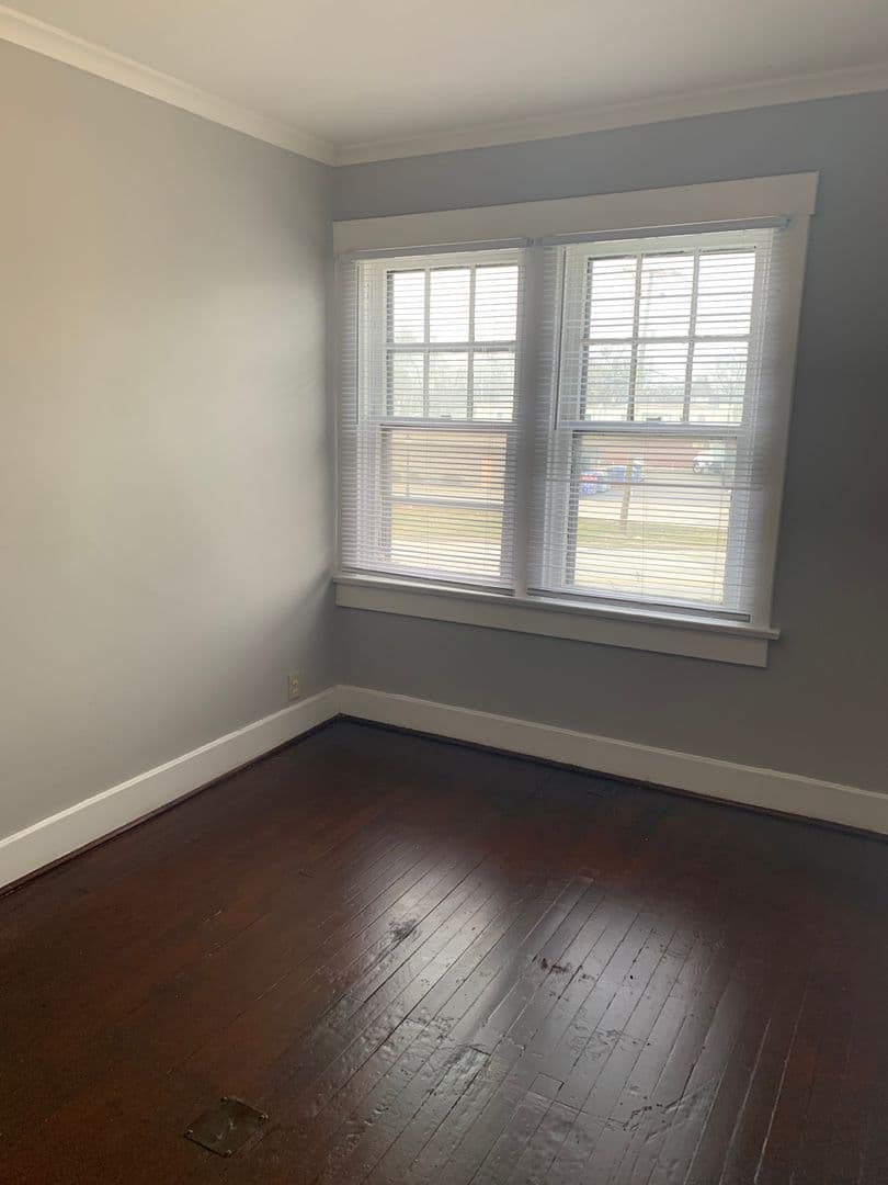 Fort Wayne Apartment: 1814 E Pontiac St