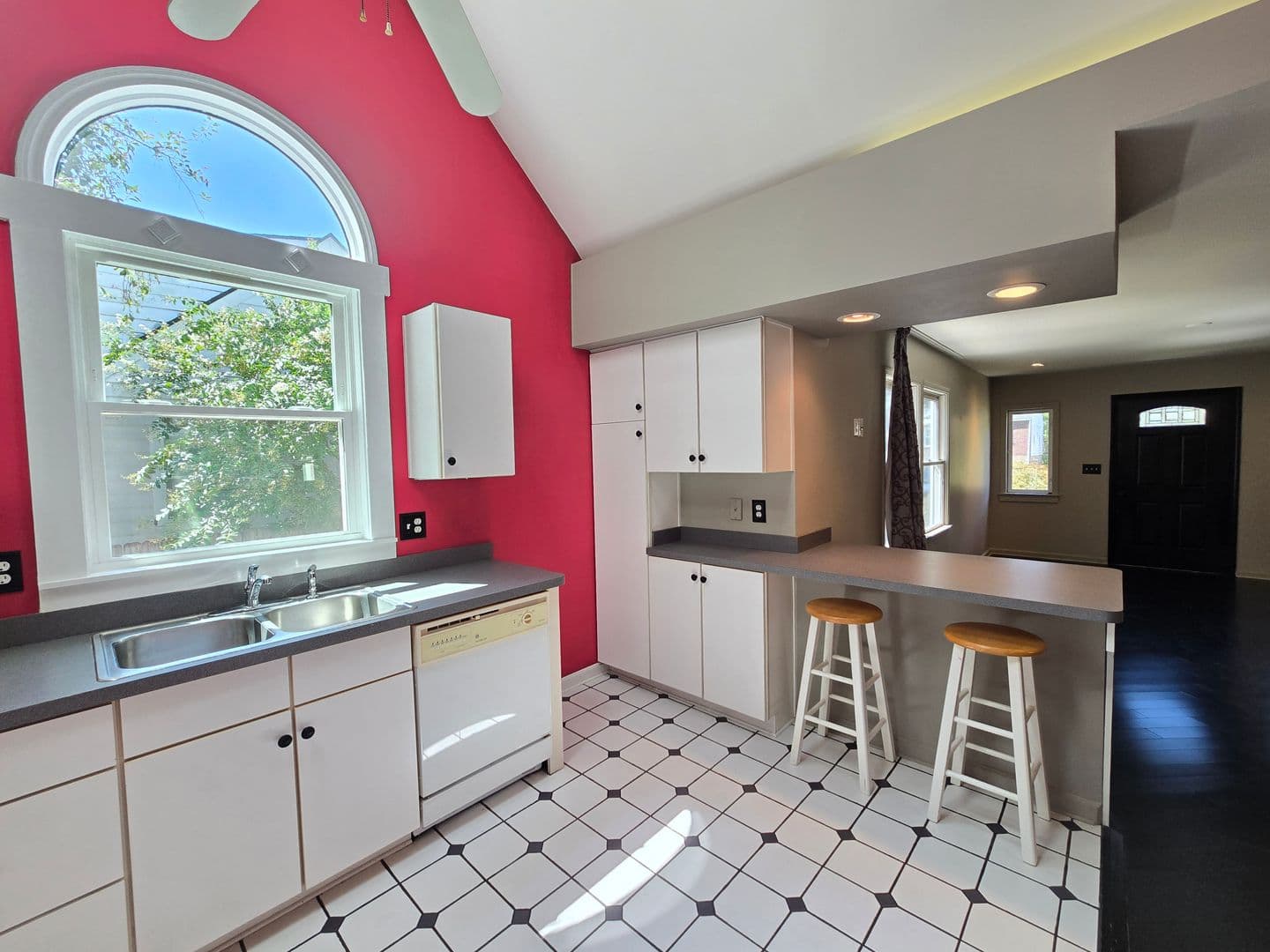 Louisville House: 3932 Kennison Avenue