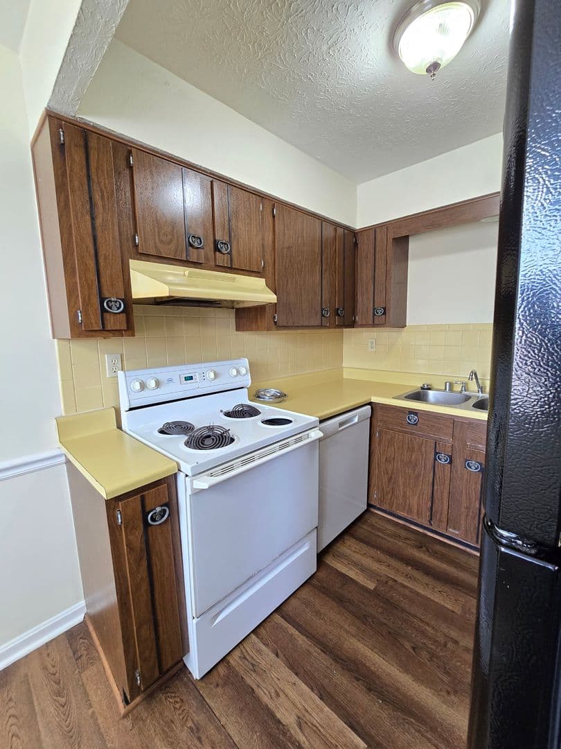 Louisville Apartment: 3212 Springfield Dr