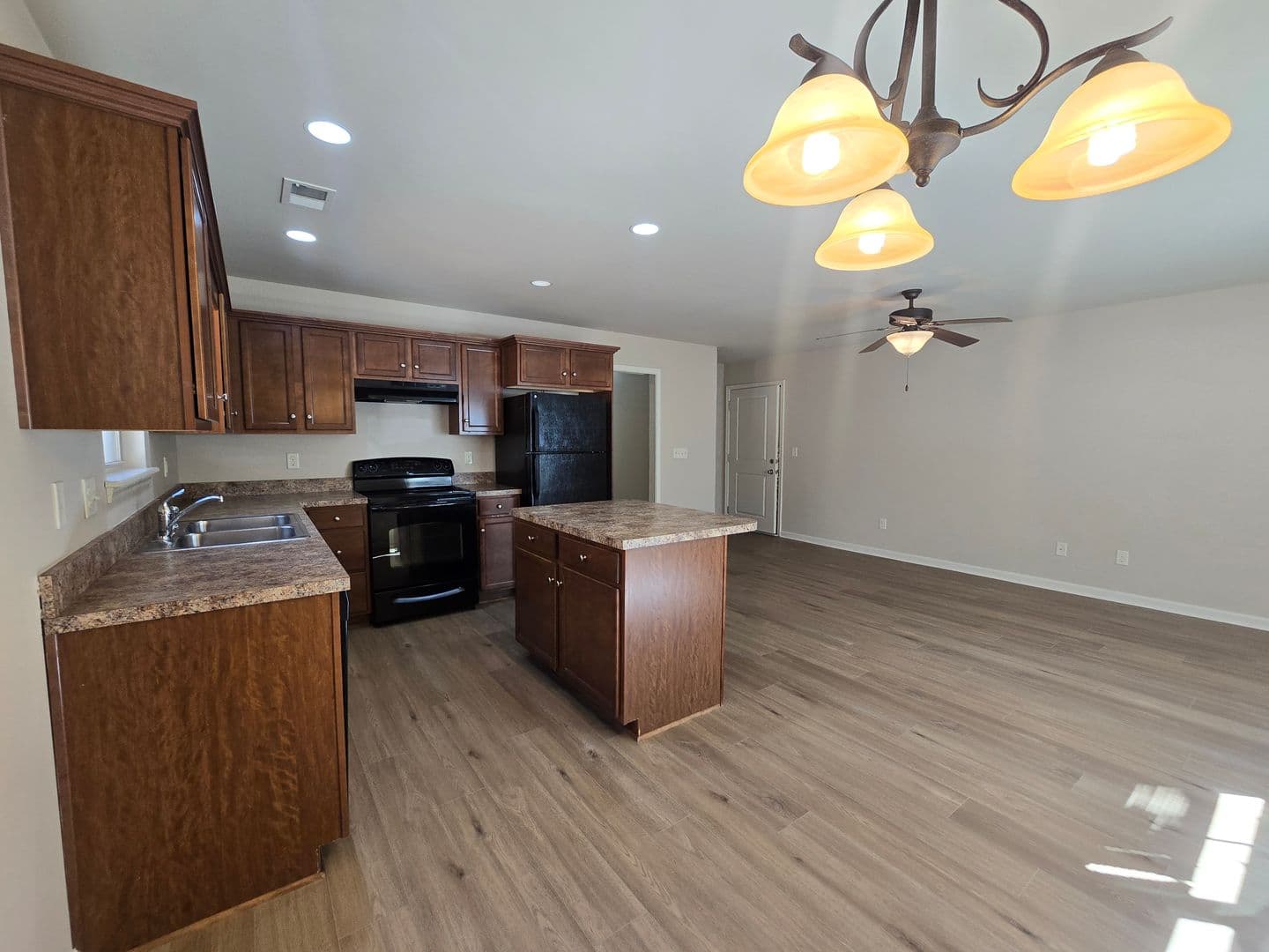 Louisville Apartment: 409-415 Rosewood Ct.