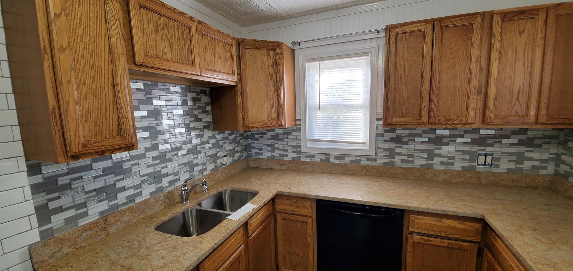 Louisville House: 848 Reading Rd