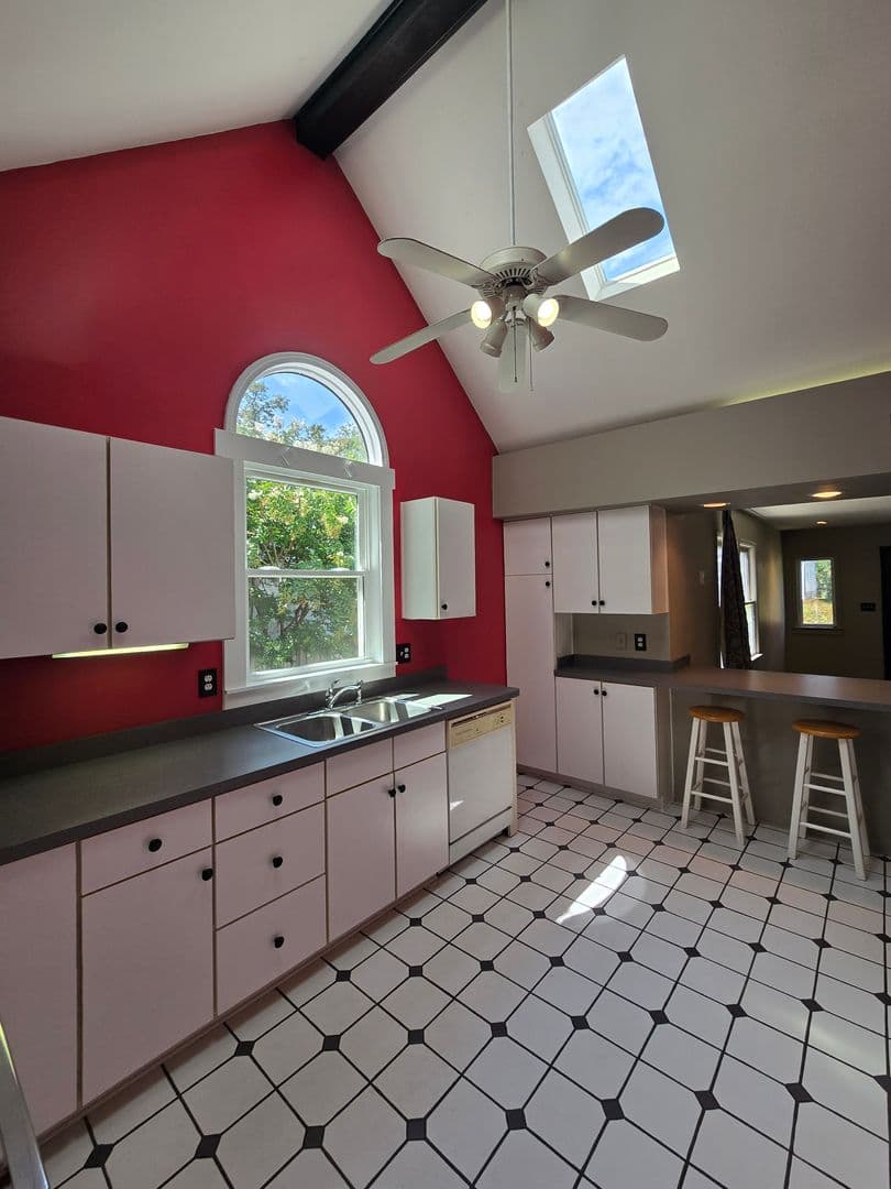 Louisville House: 3932 Kennison Avenue
