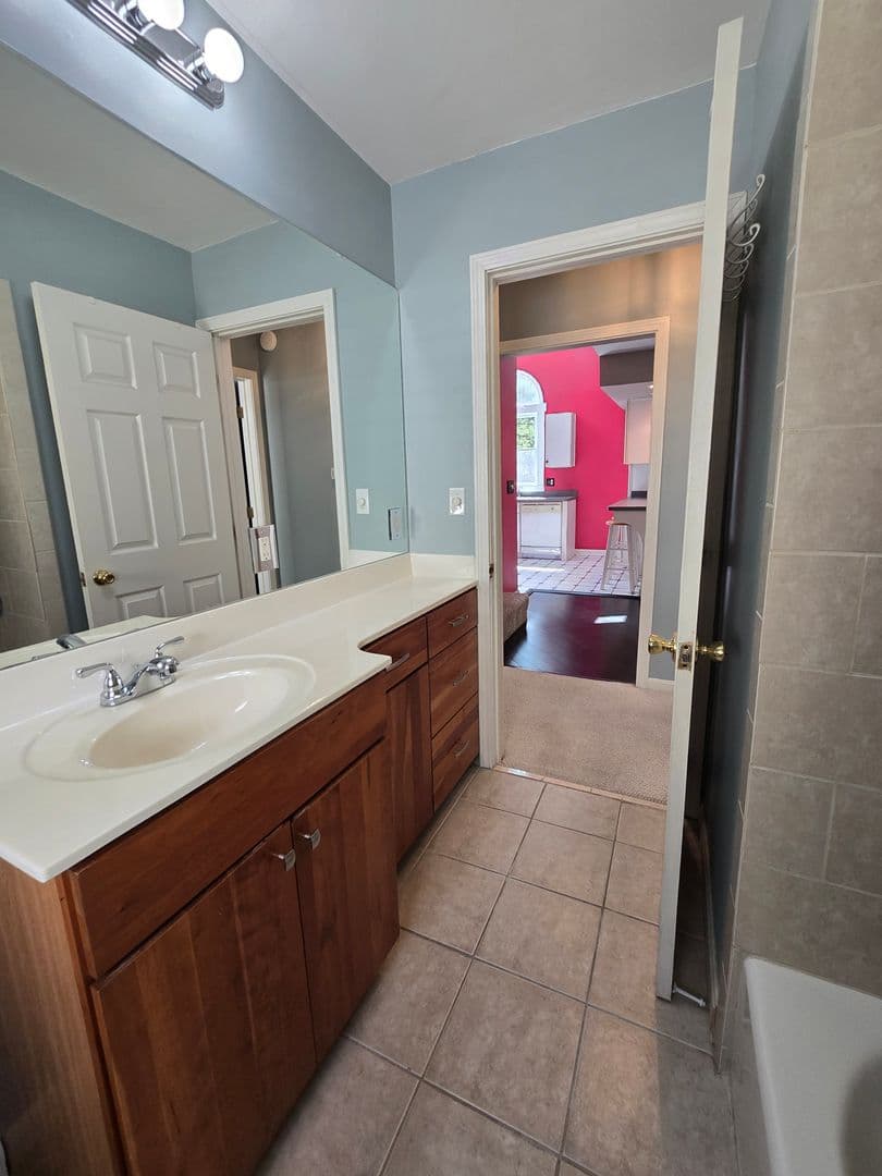 Louisville House: 3932 Kennison Avenue