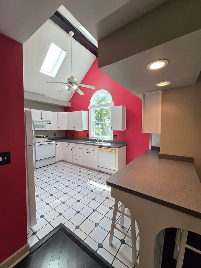 Louisville House: 3932 Kennison Avenue