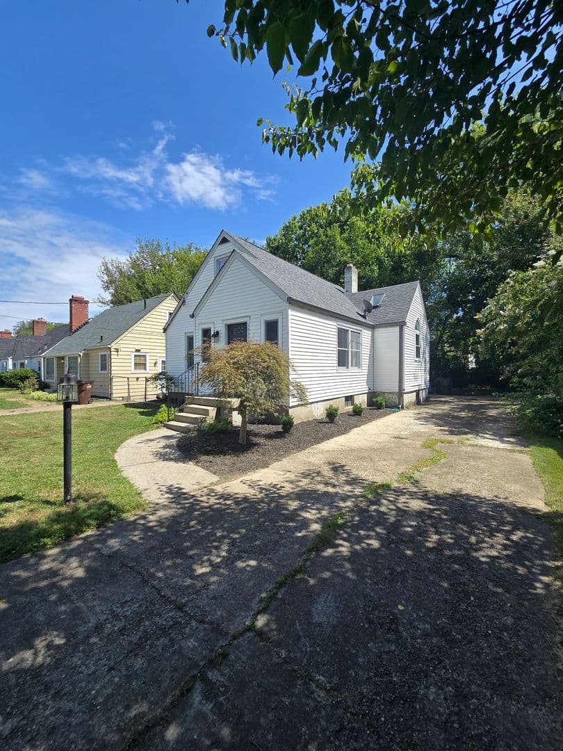 Louisville House: 3932 Kennison Avenue