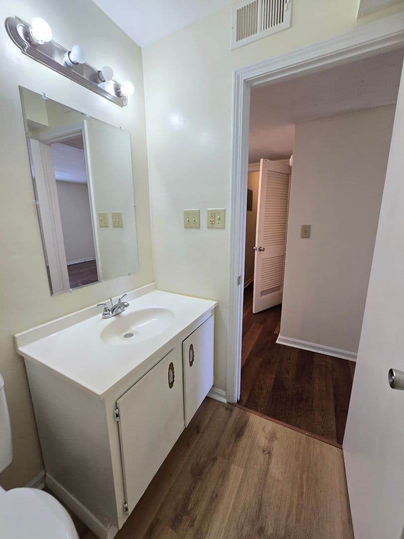 Louisville Apartment: 3212 Springfield Dr
