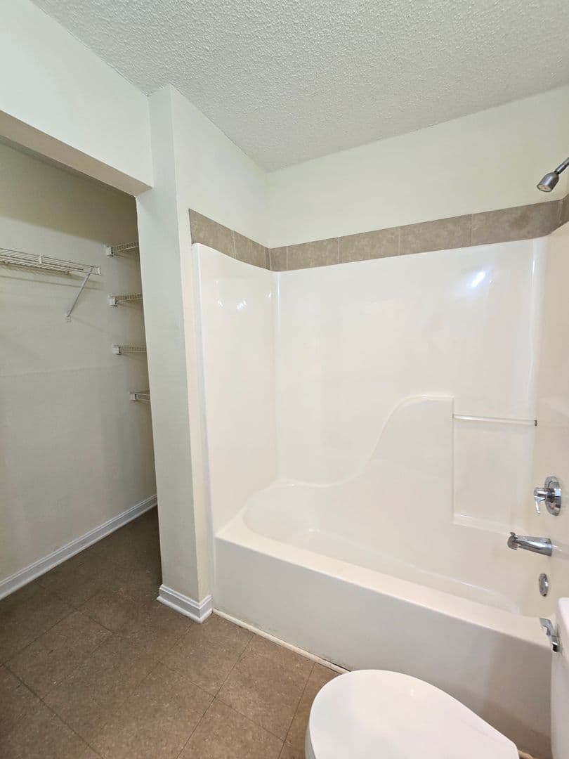 Louisville Apartment: 6418 Venango Dr.