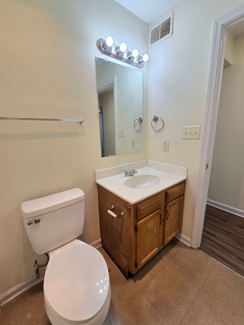 Louisville Apartment: 6418 Venango Dr.