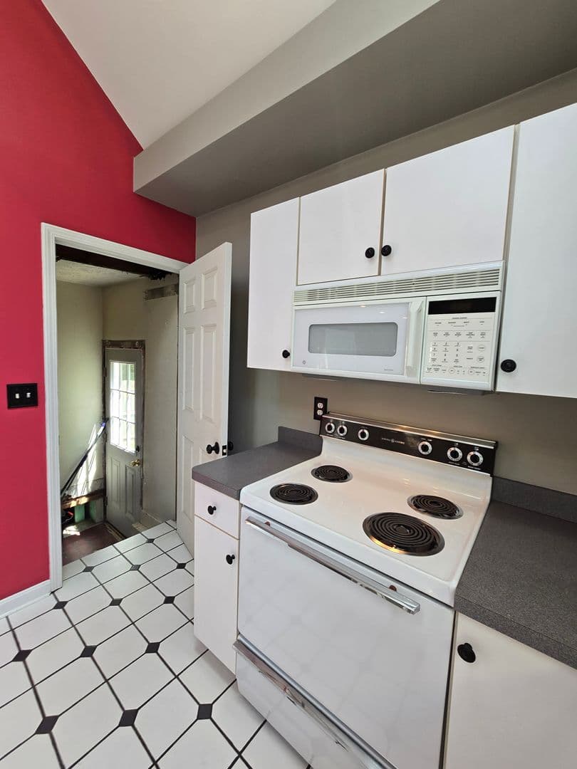 Louisville House: 3932 Kennison Avenue
