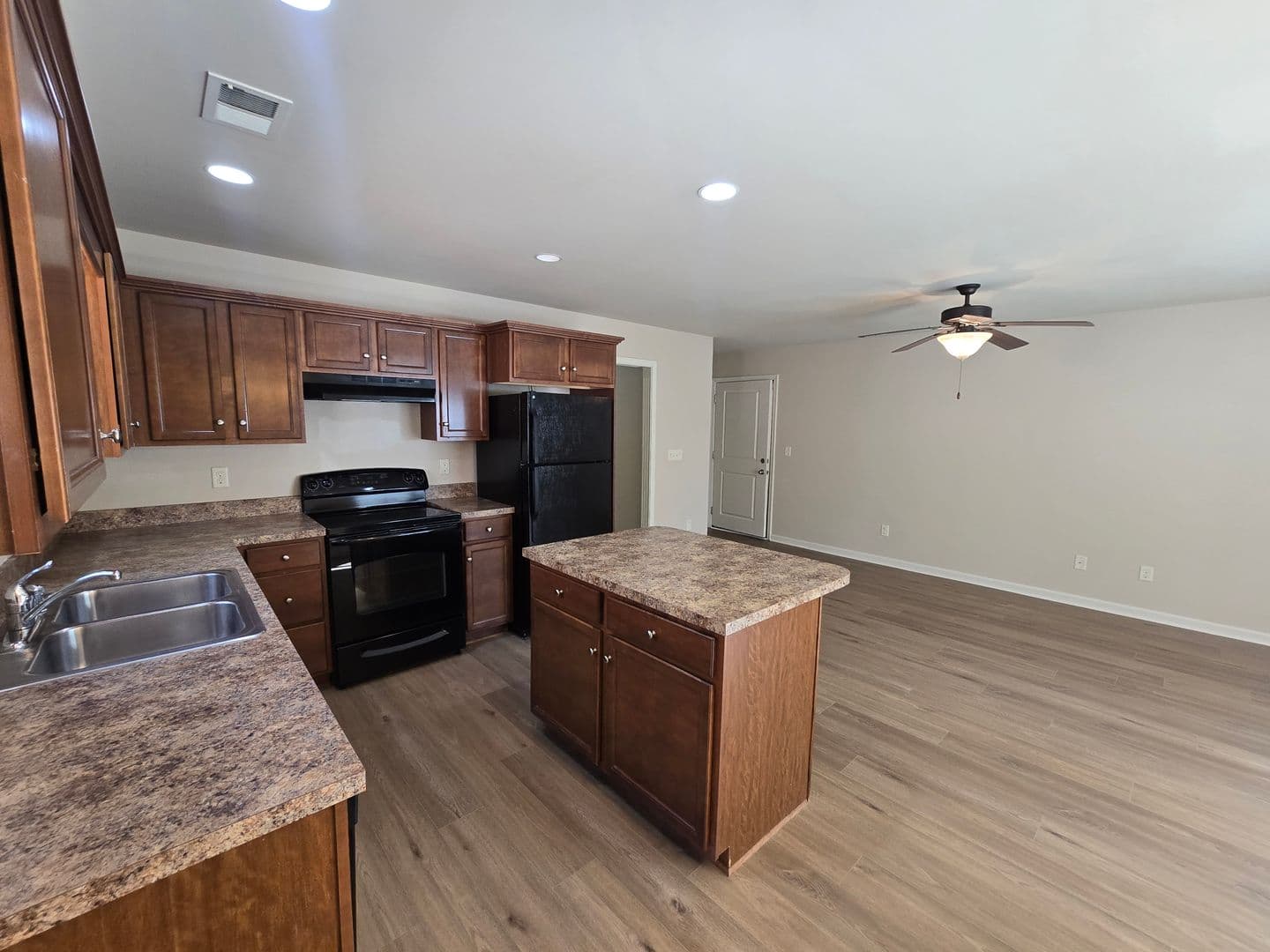 Louisville Apartment: 409-415 Rosewood Ct.