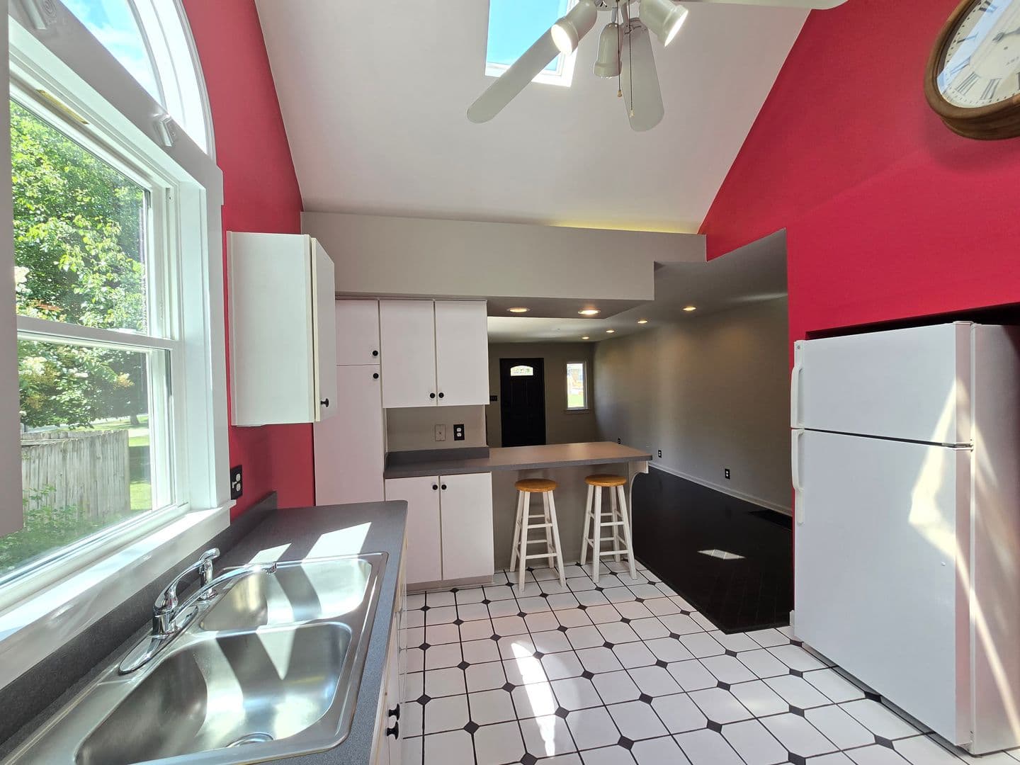 Louisville House: 3932 Kennison Avenue