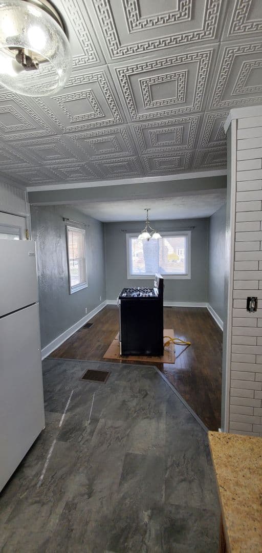 Louisville House: 848 Reading Rd
