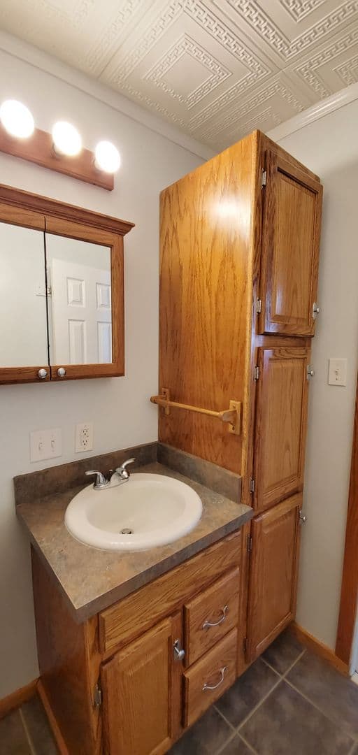 Louisville House: 848 Reading Rd
