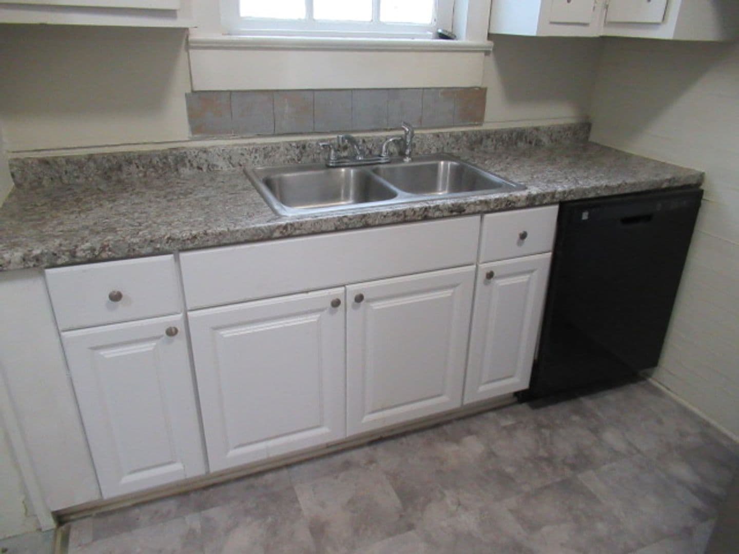 Carrollton House: 209 Brown St