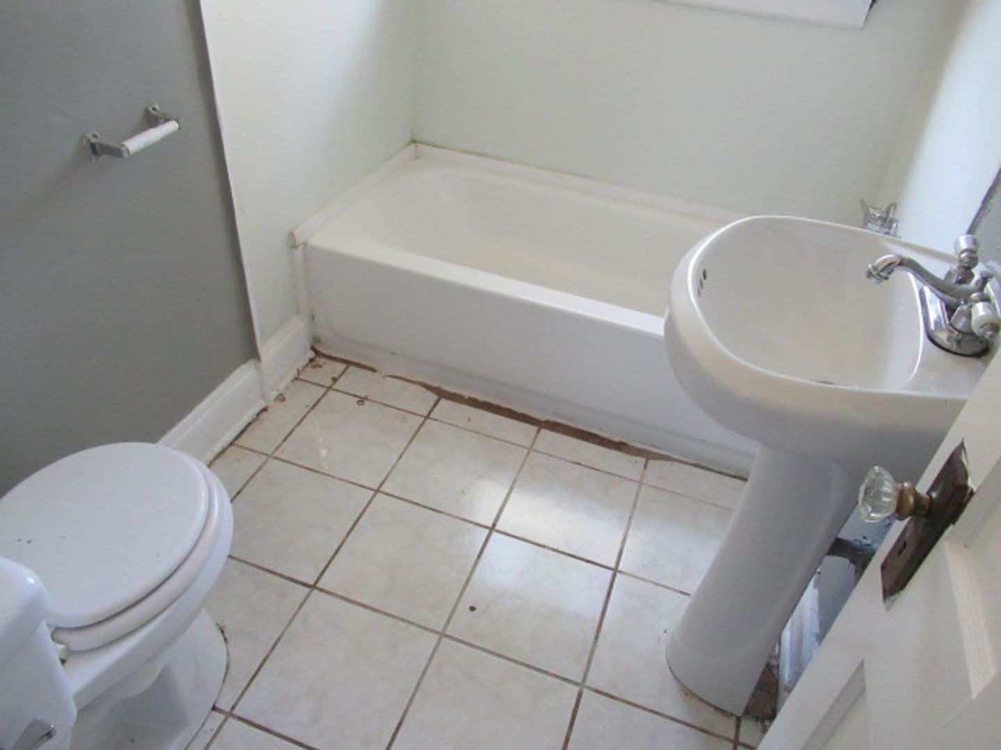 Carrollton House: 831 Cedar St