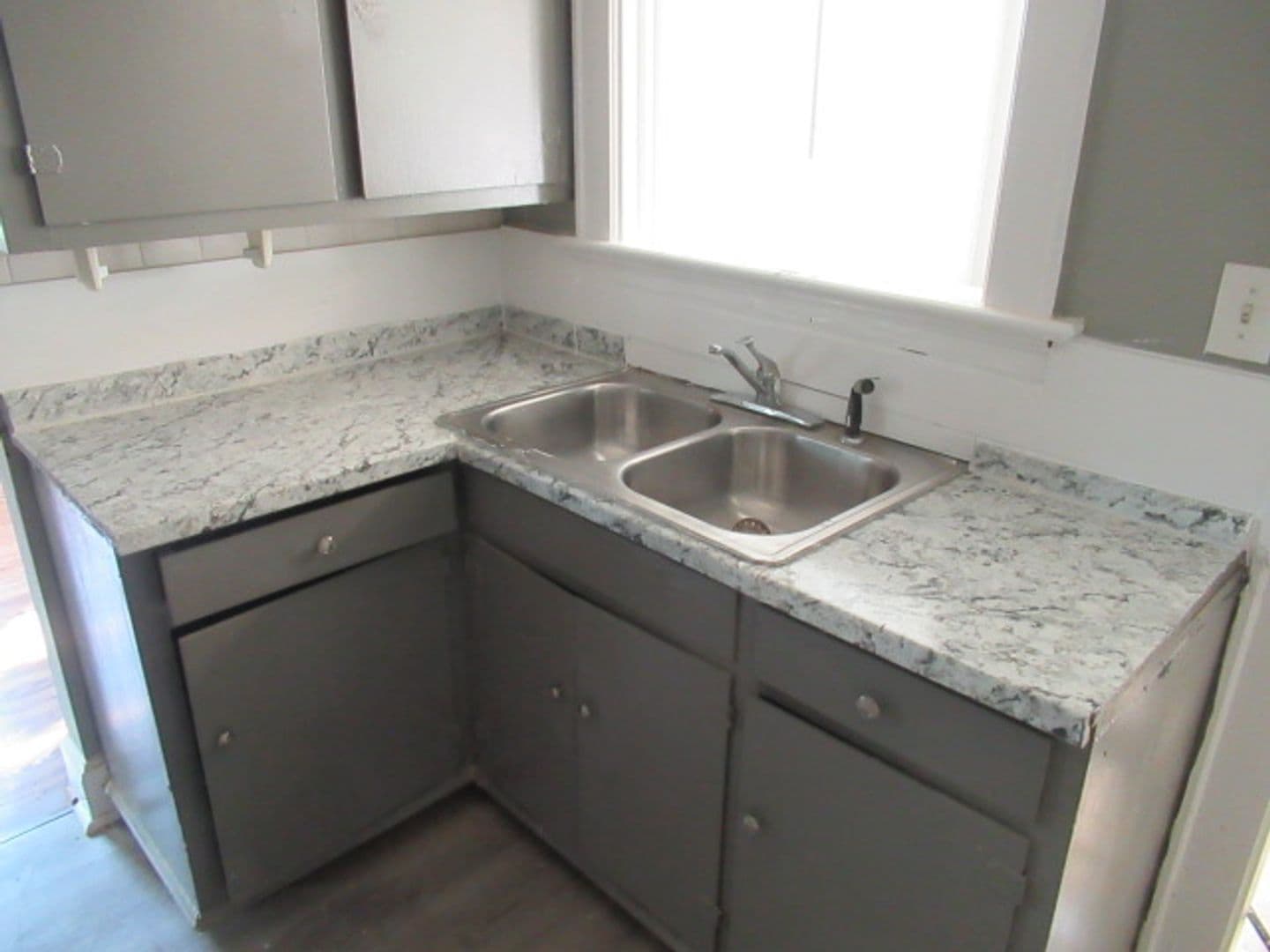 Carrollton House: 831 Cedar St
