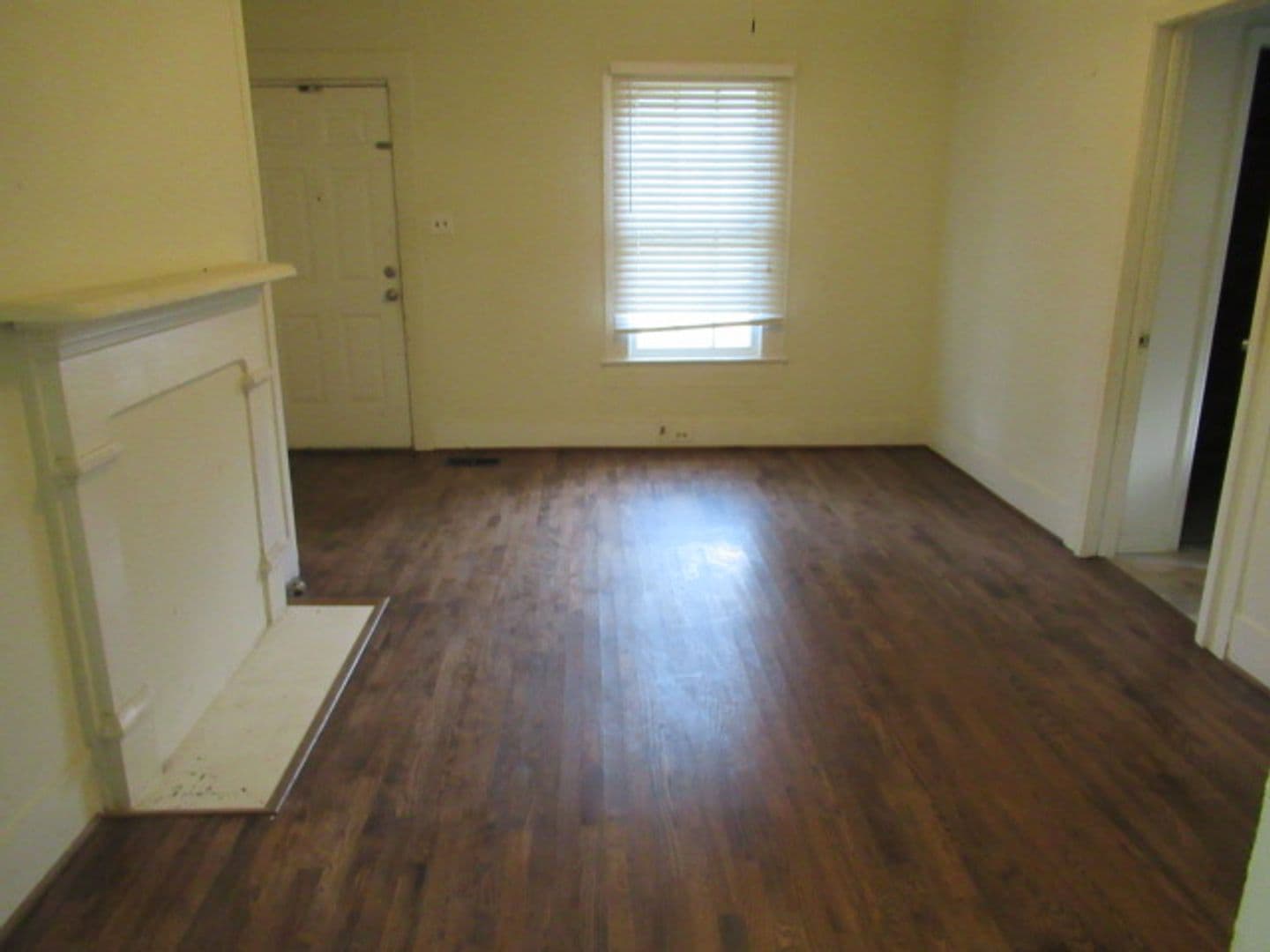 Carrollton House: 209 Brown St