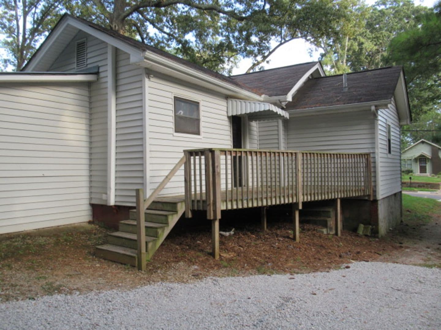 Carrollton House: 209 Brown St