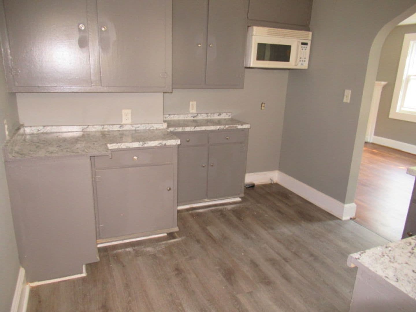 Carrollton House: 831 Cedar St
