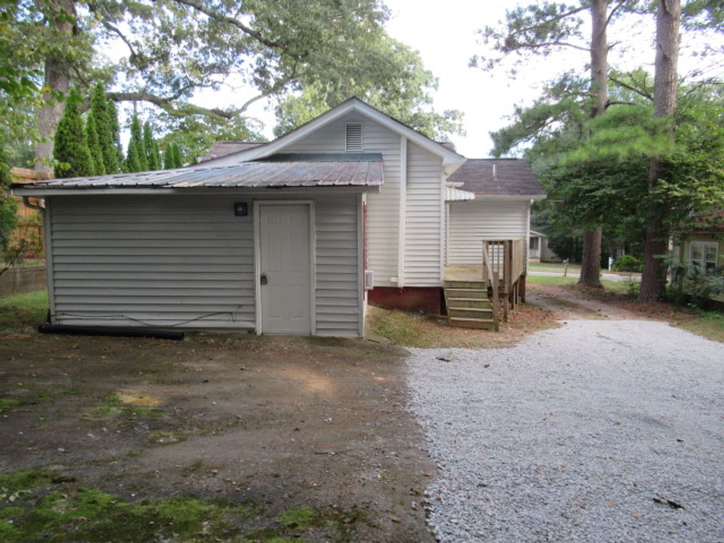 Carrollton House: 209 Brown St