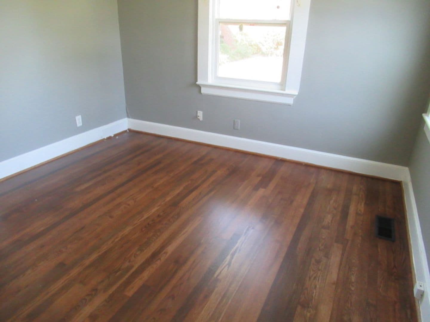 Carrollton House: 831 Cedar St
