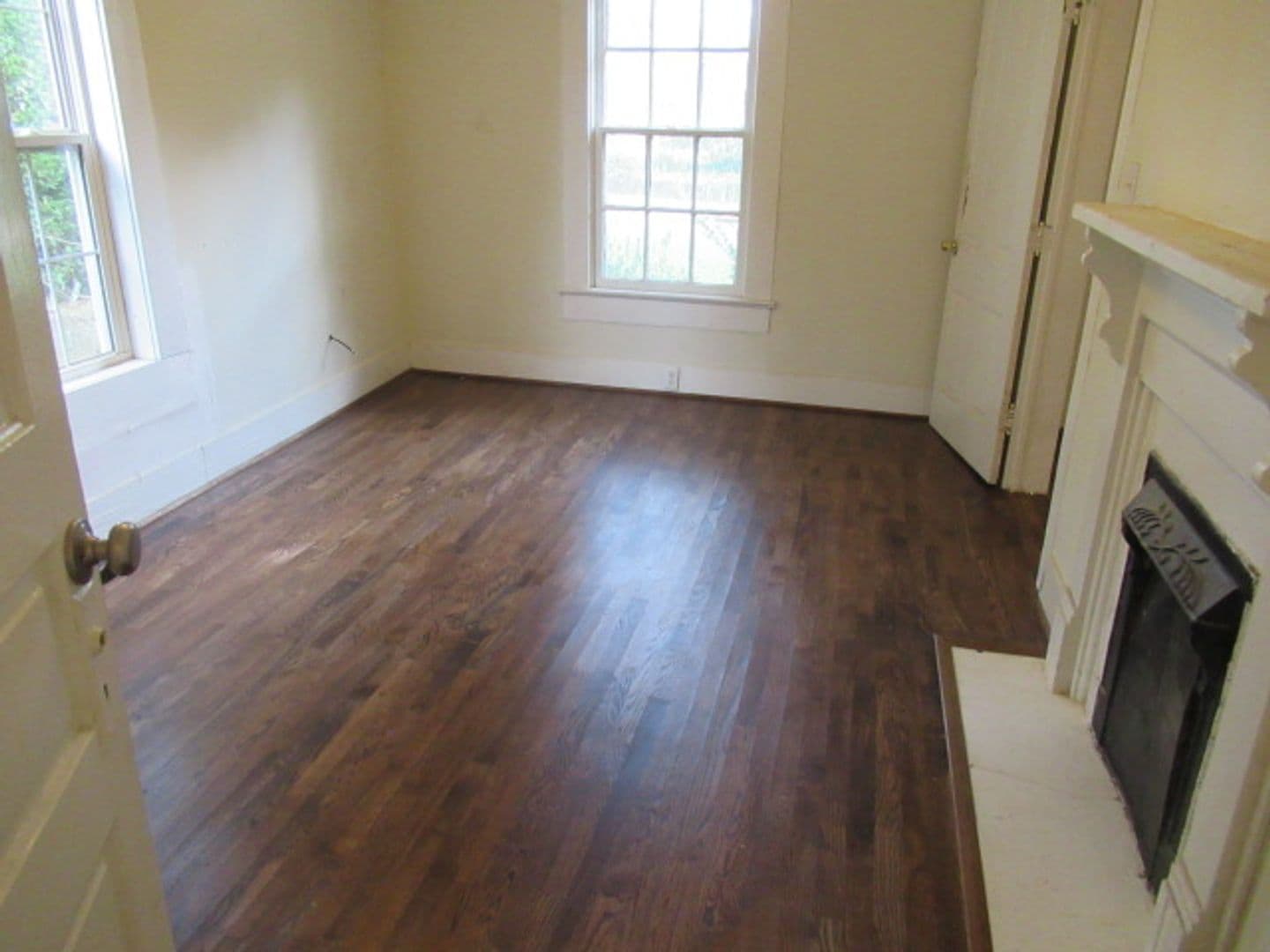Carrollton House: 209 Brown St