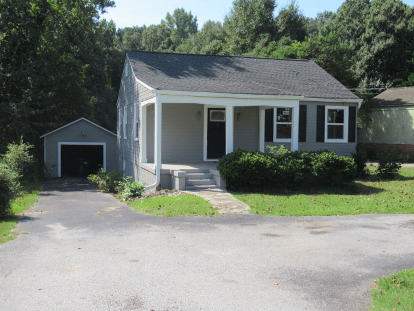 Carrollton House: 831 Cedar St