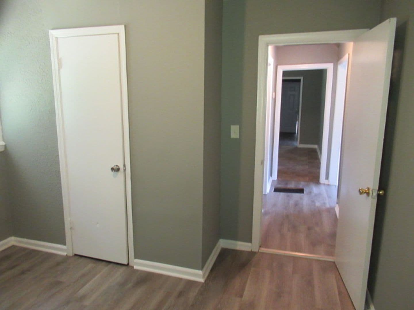 Carrollton House: 36 Armstrong Dr.