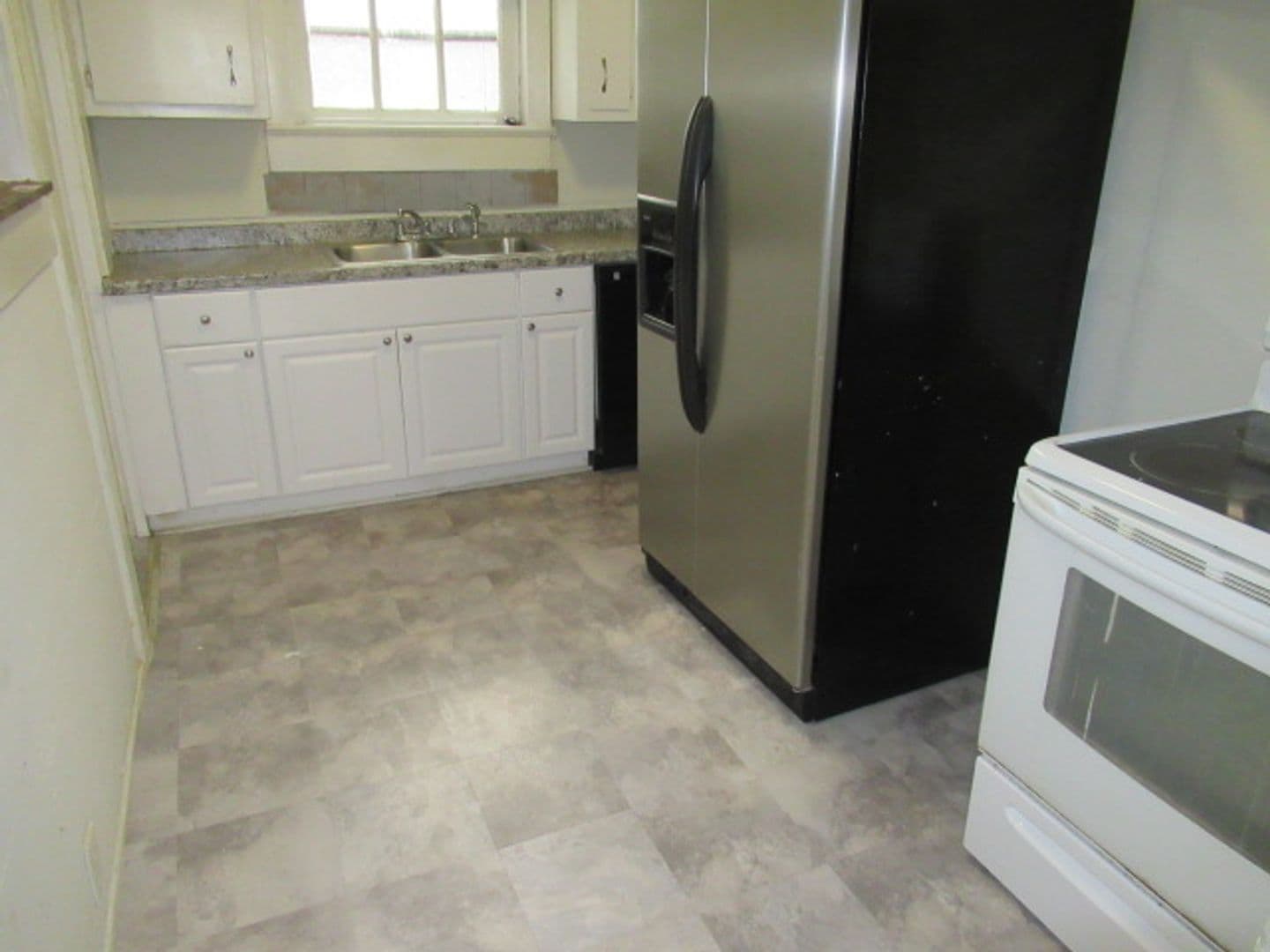 Carrollton House: 209 Brown St