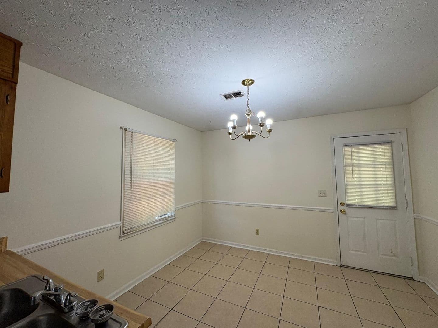 Carrollton House: 114 Mitchell Circle